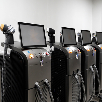 Weifang KM IPL 755 808 1064nm Diode Laser Hair Removal Machine dengan penargetan yang tepat